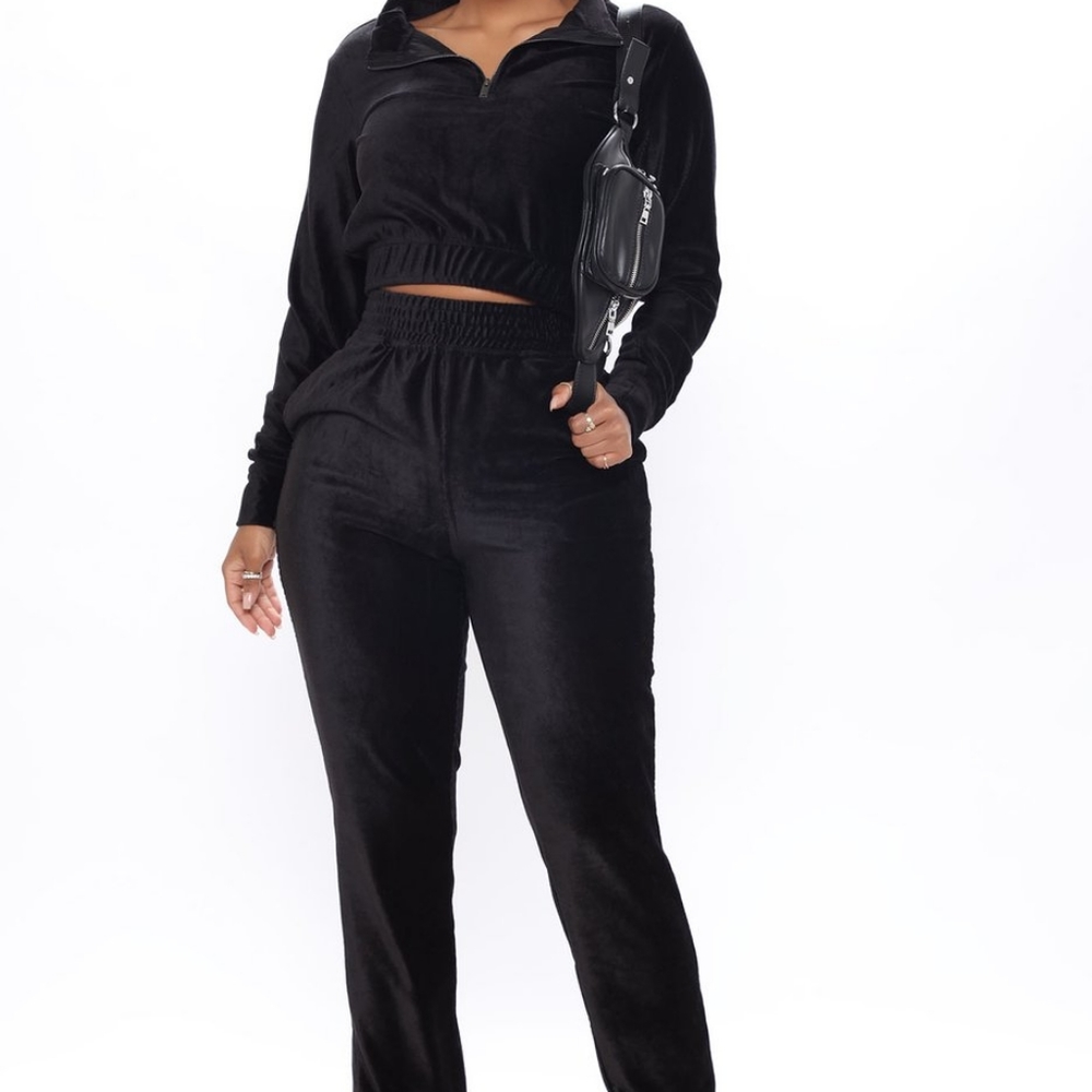 NWT Act Accordingly BBJ Los Angeles Crop Zip Front and Jogger Set in Black sz S